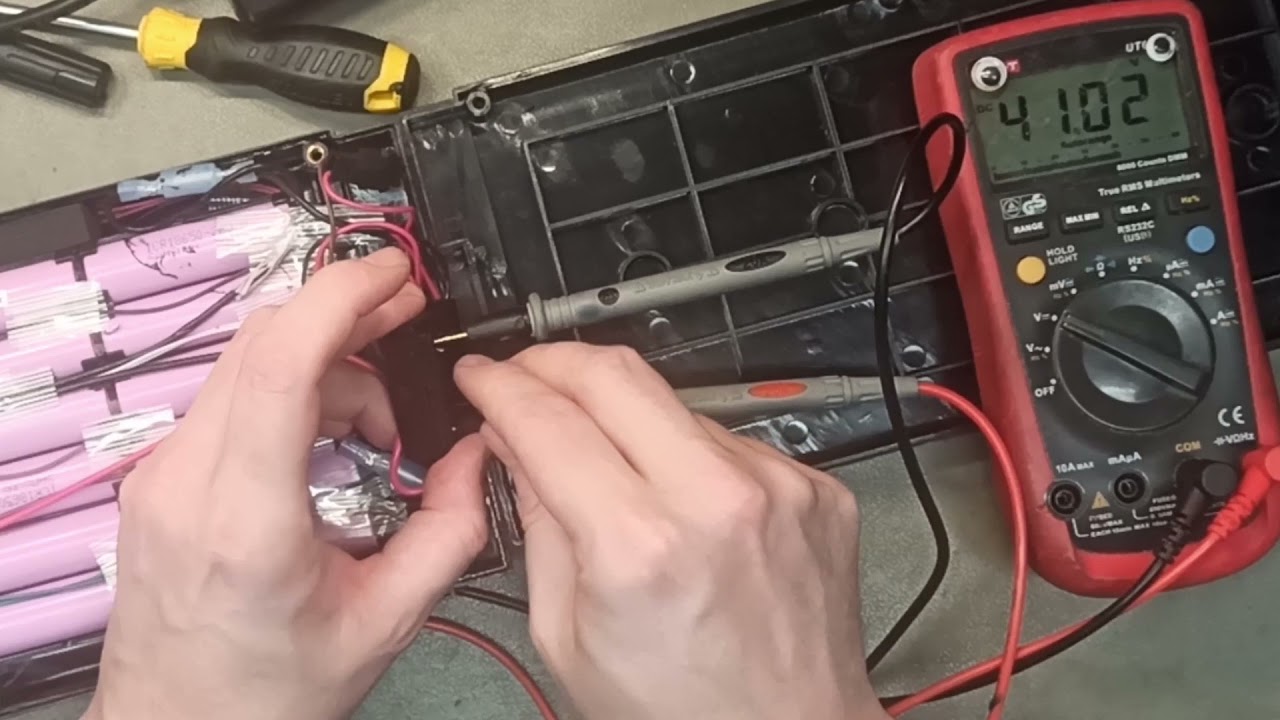 Så här funkar kontakterna på Biltema (27-1402100) elcykel batteri