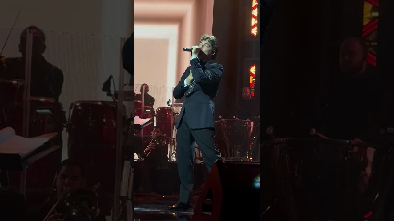 David Bisbal canta 