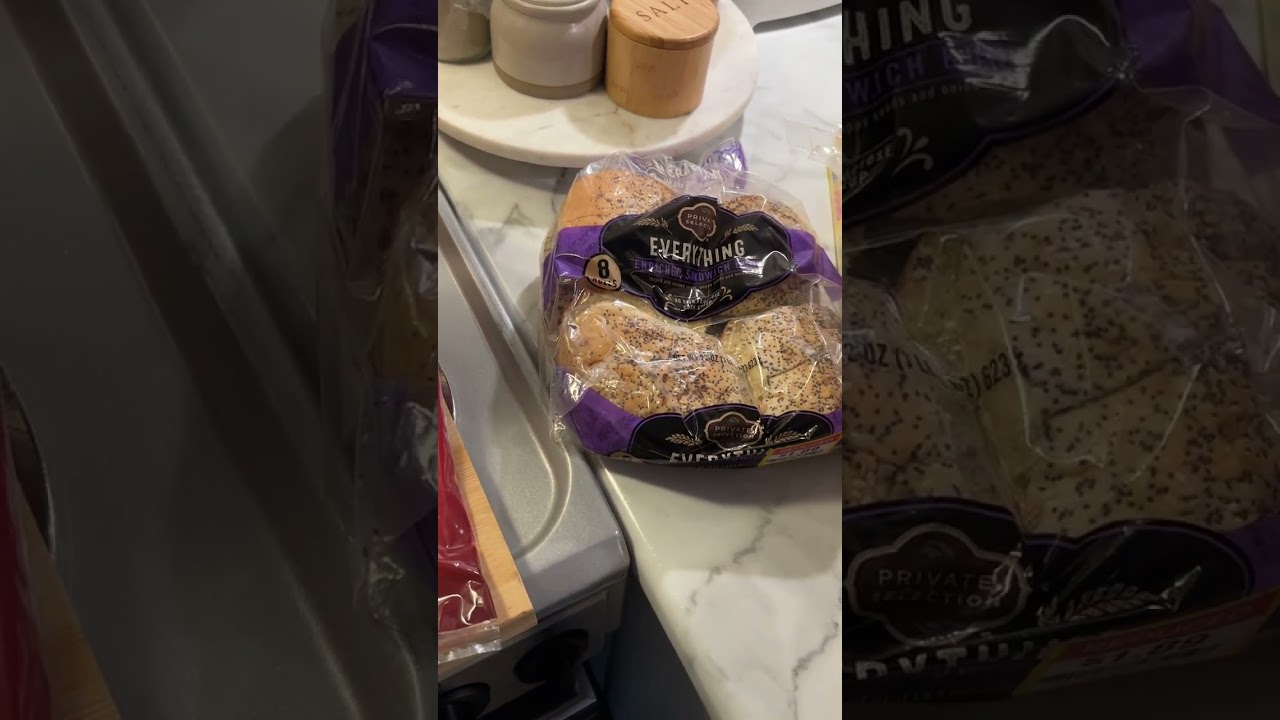 Небольшой продовольственный банк и покупки из магазина Kroger.