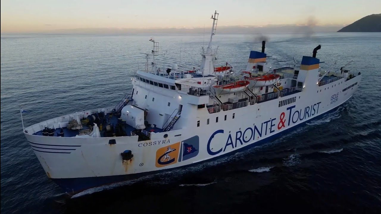 COSSYRA in arrivo a Lipari (Aerial video)