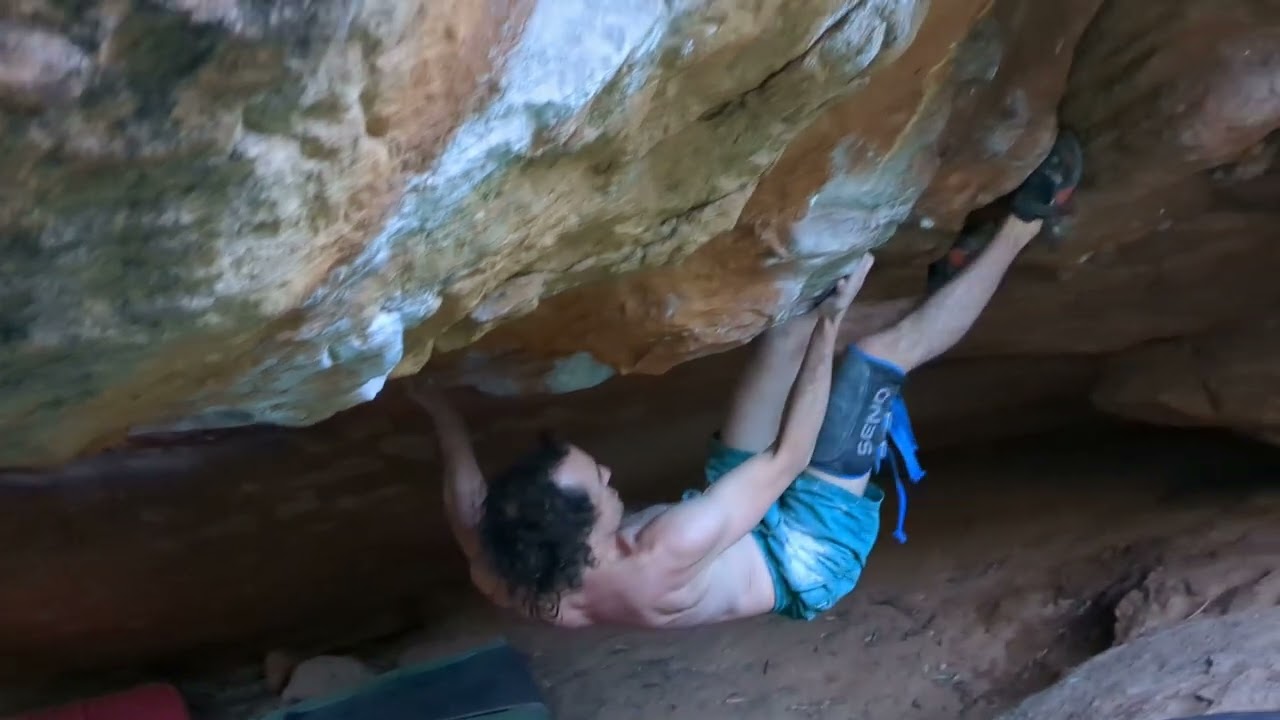 Trouble in paradise  V12 (8a+) - Rocklands