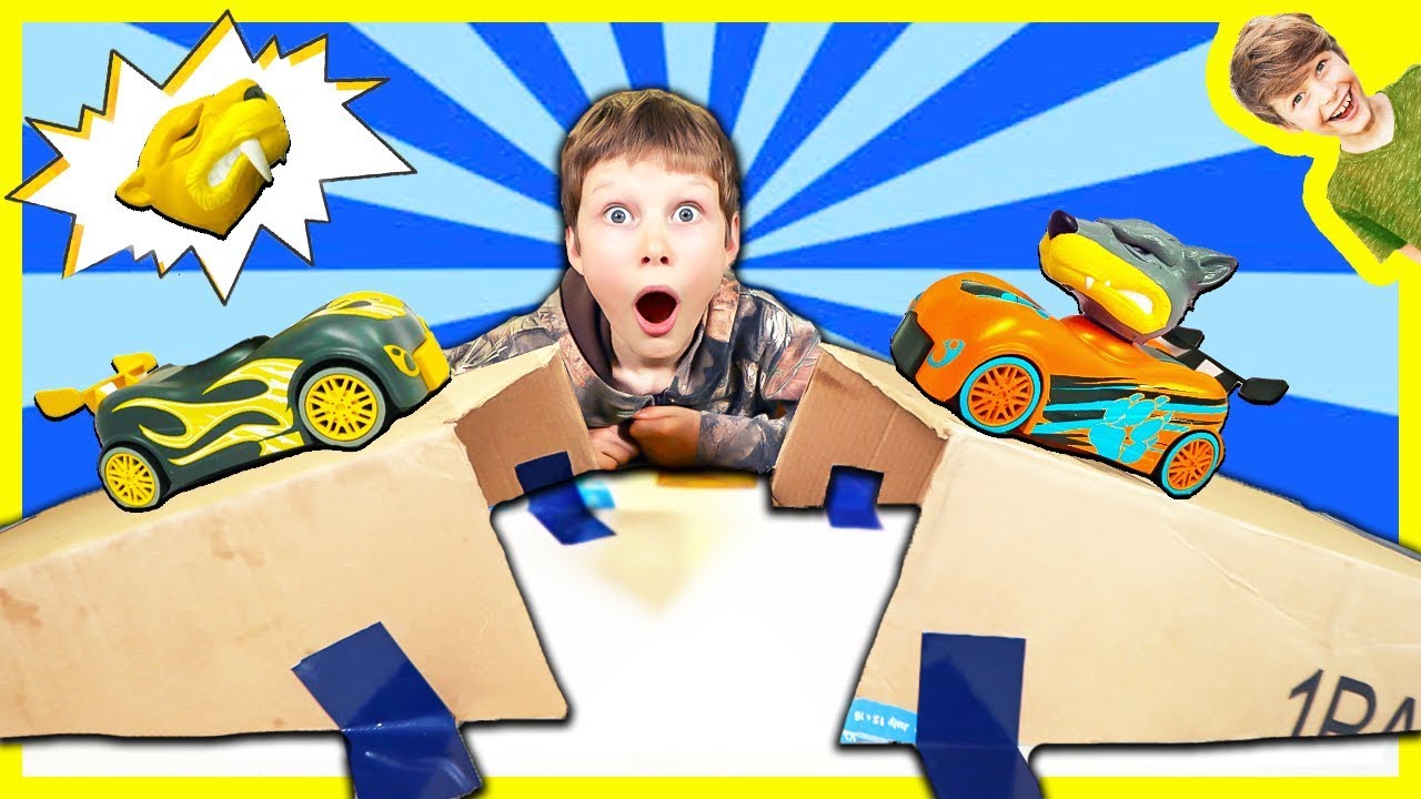 TOY CARS WITH Axel and Daddy + Knuckle-Headz!