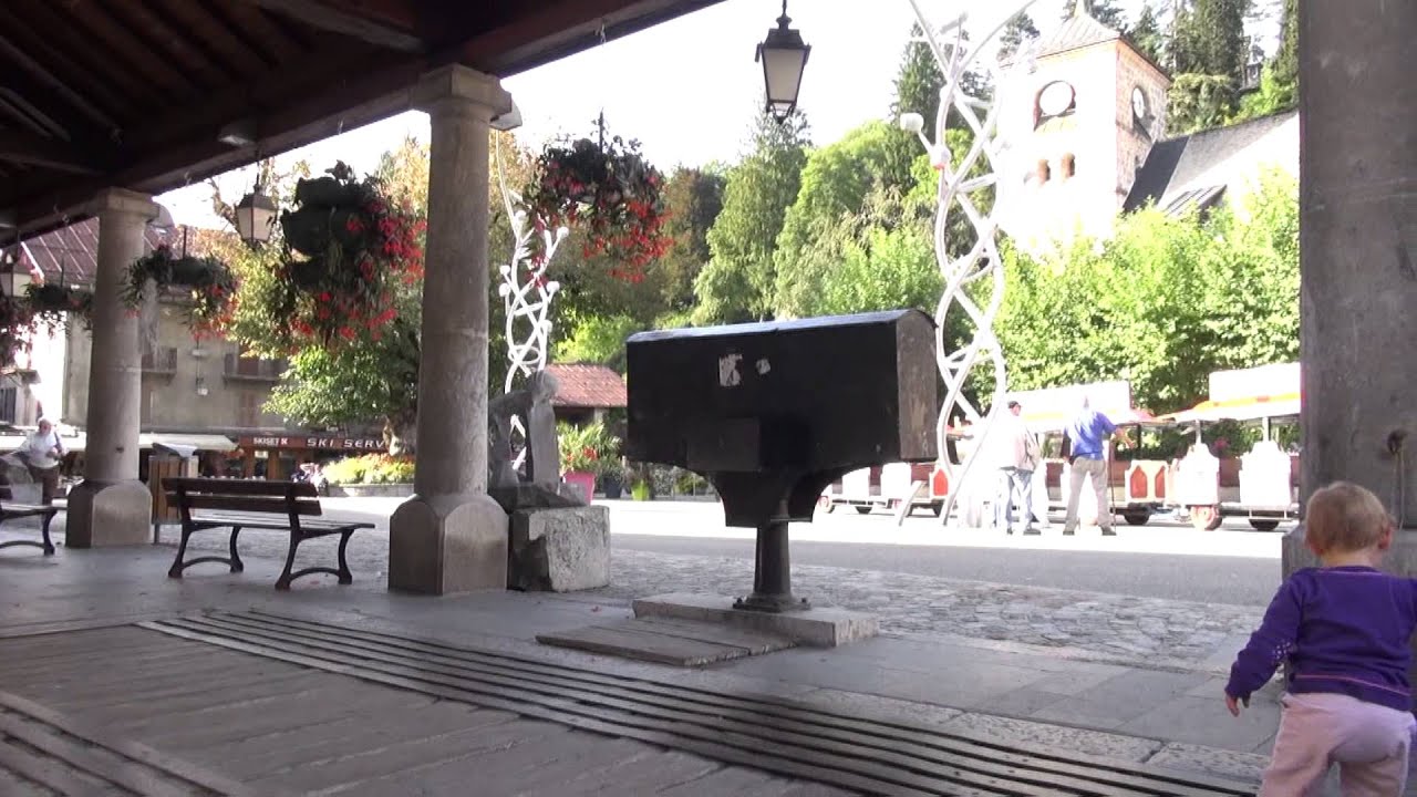 Samoëns en été : La Place du Gros Tilleul