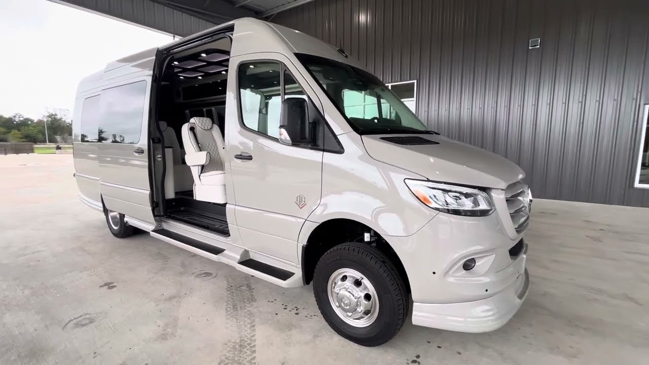 2025 OGV Luxury Coach V-Cruise 10OBA AWD