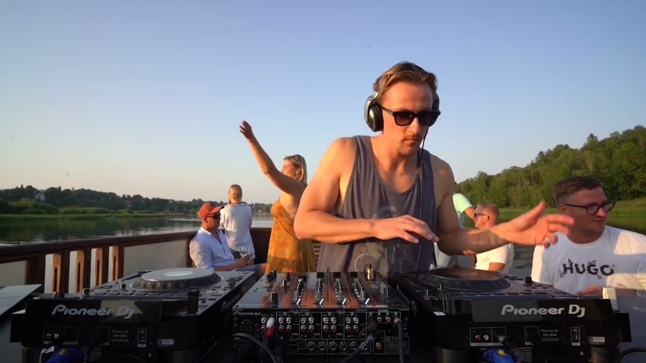 Valti&eacute; - Hype The Funk Live mix @ Viljandi J&auml;rv