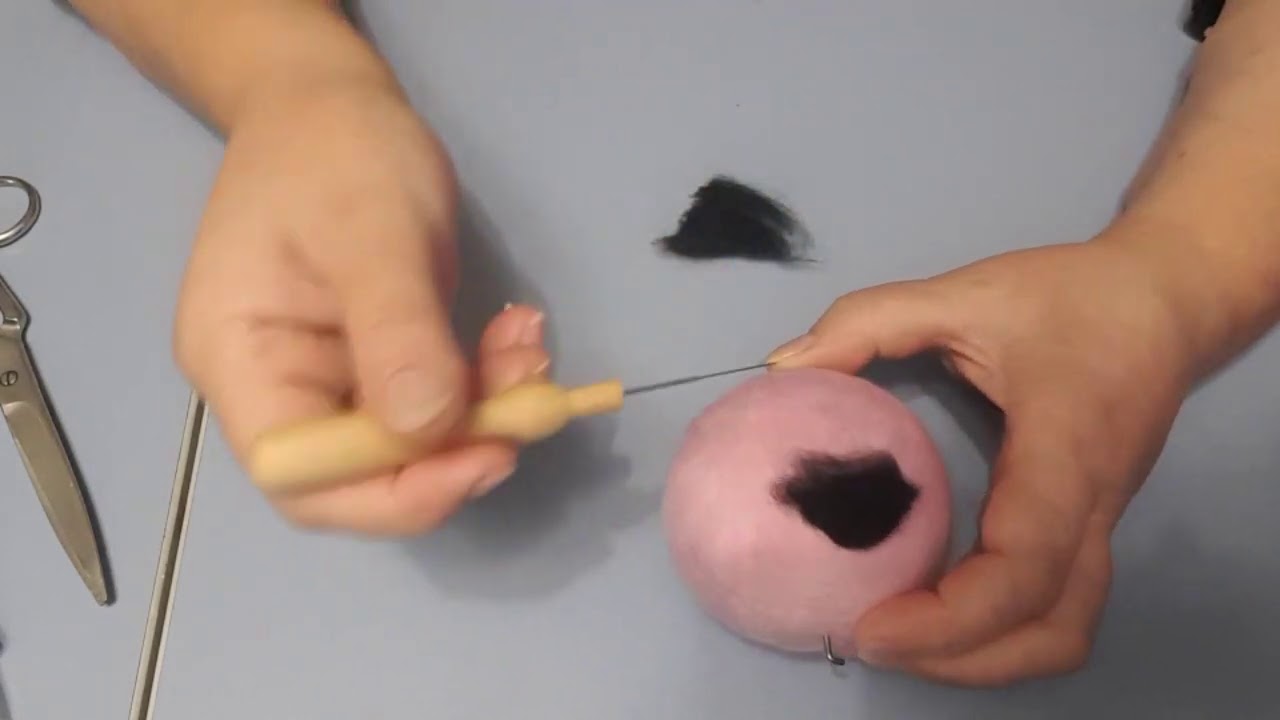 Валяю ёлочные шарики с рисунком. Сухое валяние.