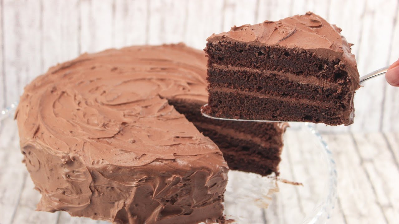 Chocolate Layer Cake I Saftige Schokotorte mit 3 Schichten