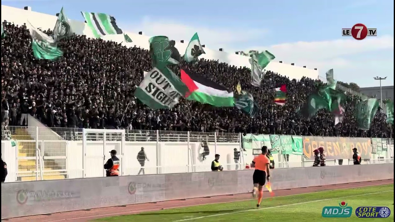 جماهير الرجاء الرياضي تزعزع ملعب العربي الزاولي بأغنية 