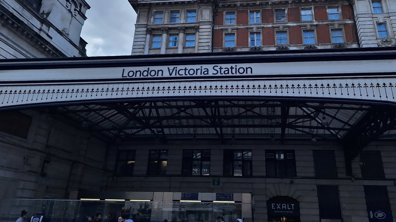 London Victoria Station Tour