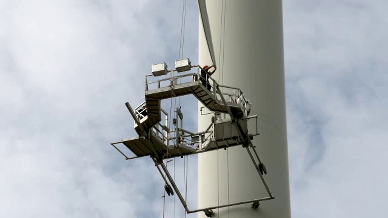 ENGIE installe un système antibruit sur une éolienne à Leuze