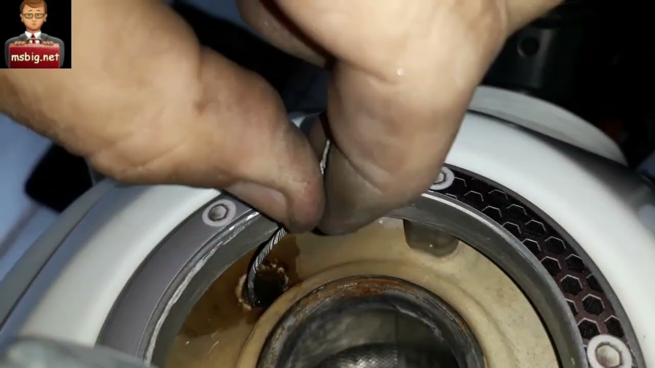 Limpeza  no dreno do tanque de combustível  das motos HONDAS (NXR 160 BROS ESDD 2017 )