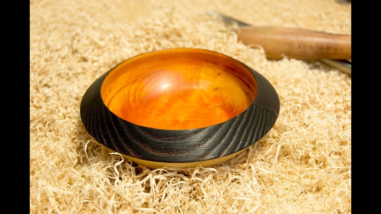 014 Schale aus Esche mit geflämmten Rand nach Sugi-ban