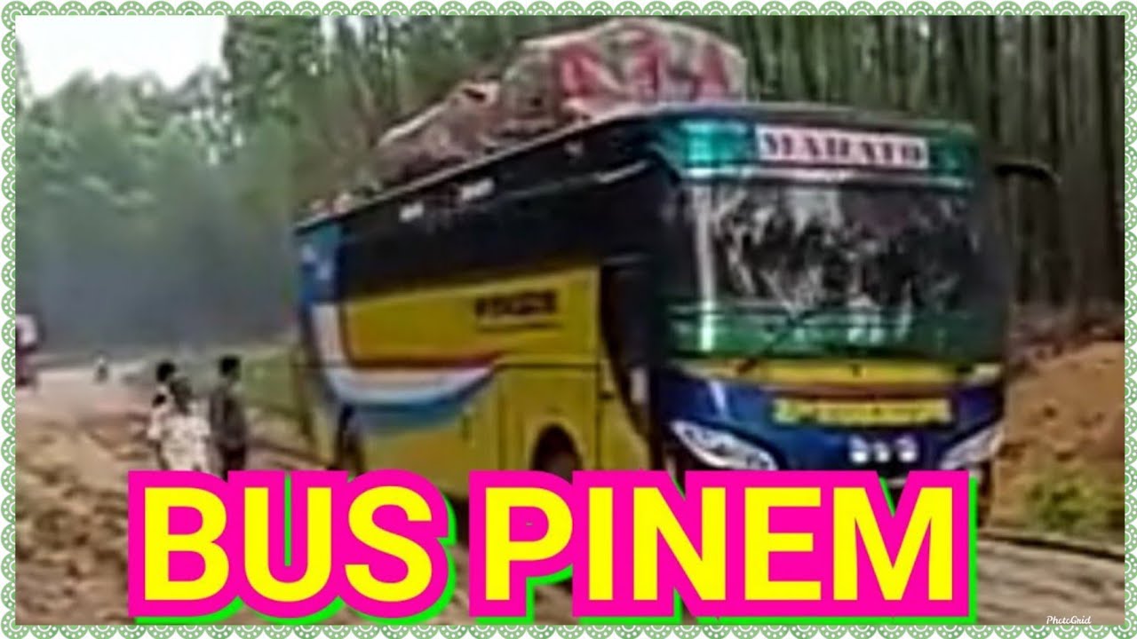 Bus pinem luar biasa offroad melewati jalan berlumpur