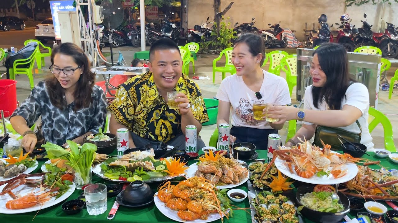 ÁNH KUA tỉ thí uống bia với ANH HẢI SAPA TV tại Hải sản Hà Tôm Hùm