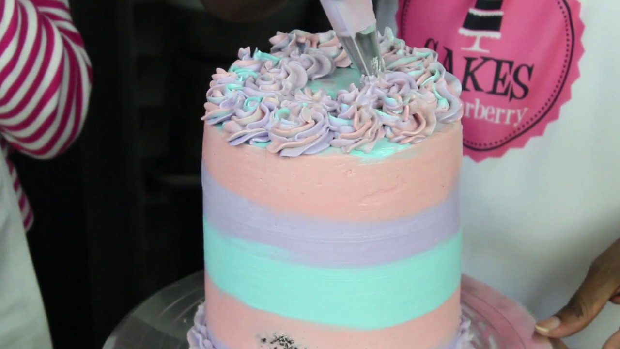 How to Decorate a cake with Italian meringue