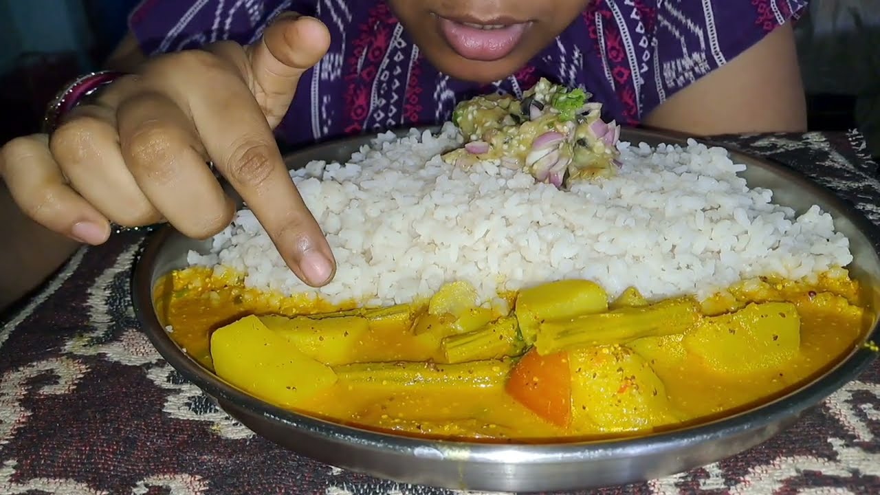 Eating show Rice With Alu Drumstick Curry And Baigan Bharta