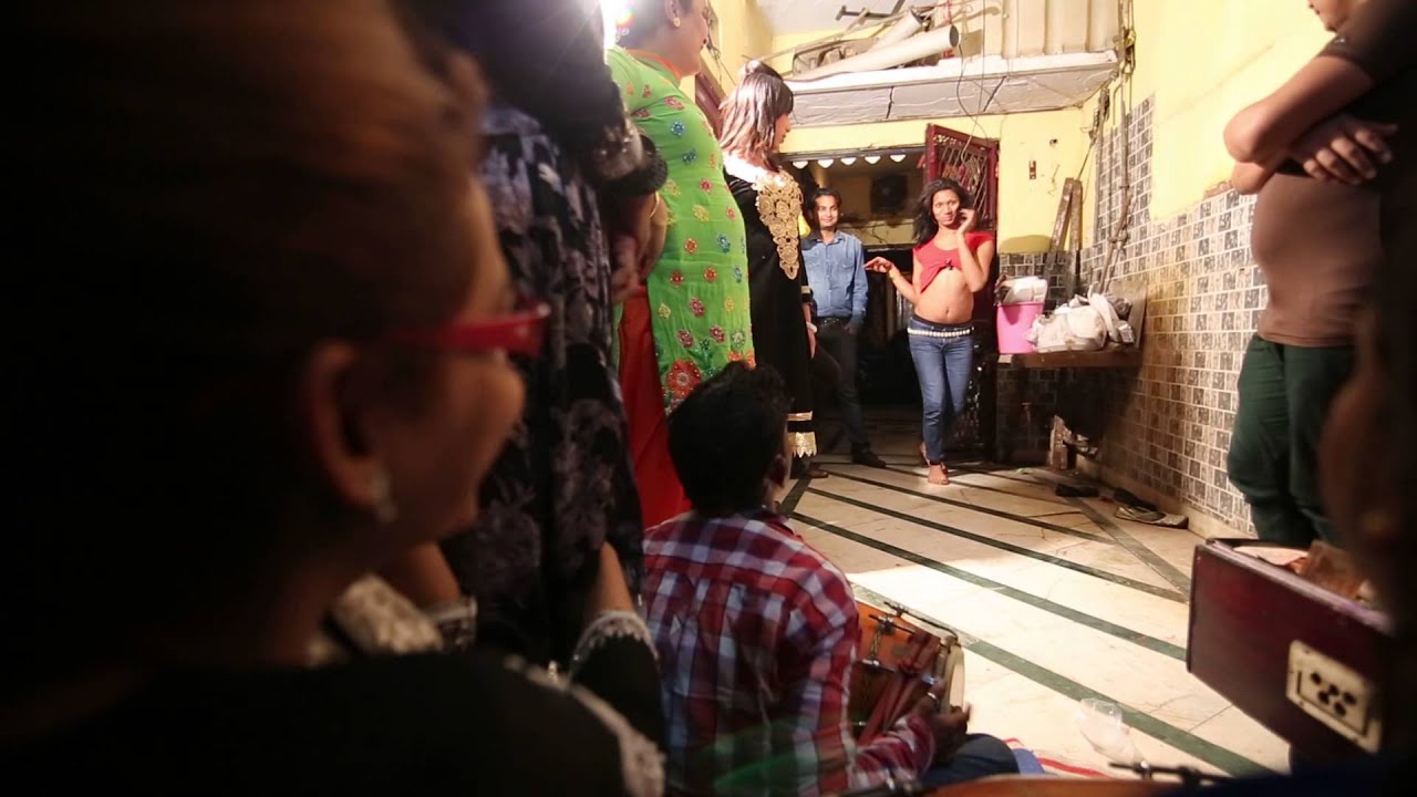 Hijras shake it!