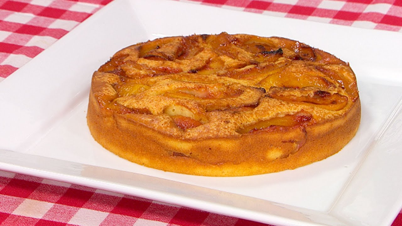 Torta rapidísima de duraznos y licuado nutritivo