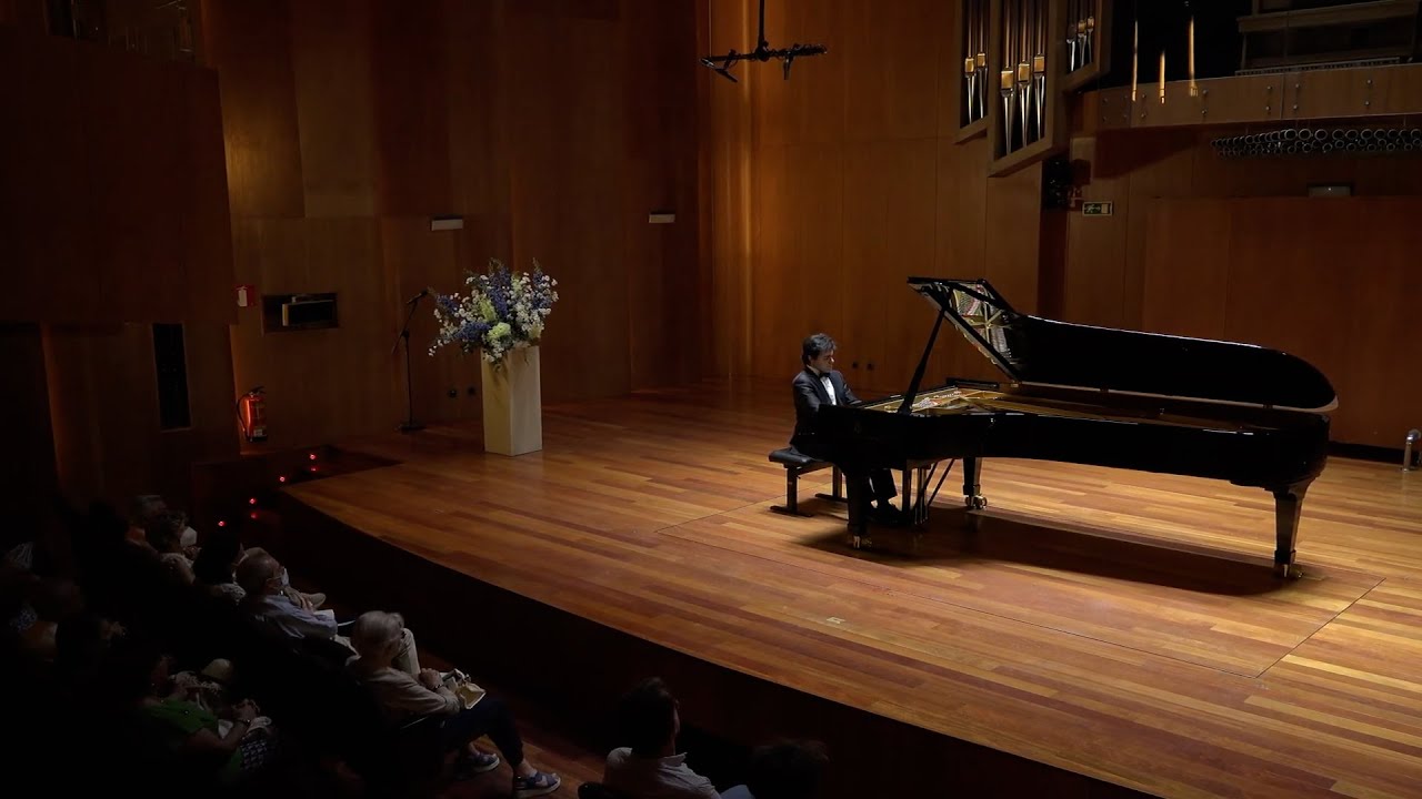Mozart & Schumann | David Khrikuli