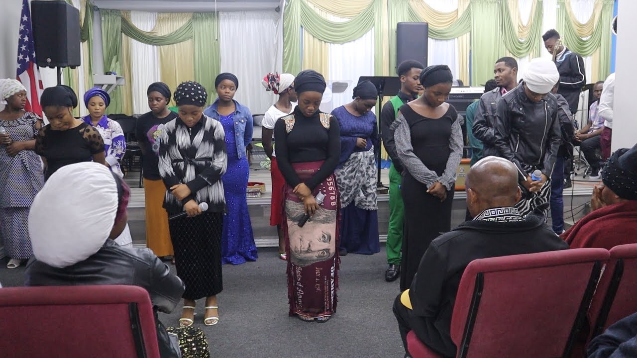 MWILI WA UDONGO [ JOY FMC CHOIR] KWENYE MSIBA WA KAKA YAKE NA MAUWA BINWA