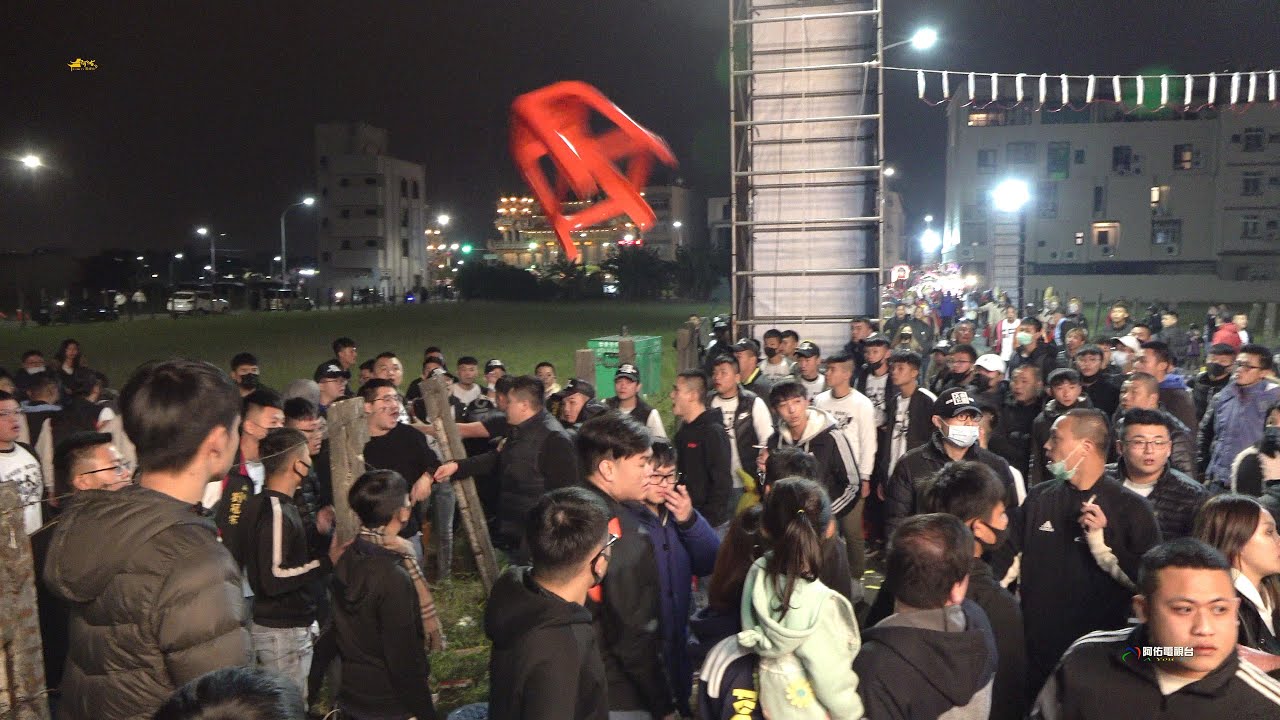 小港廟會？兩派一言不合爆推擠衝突~椅子亂飛