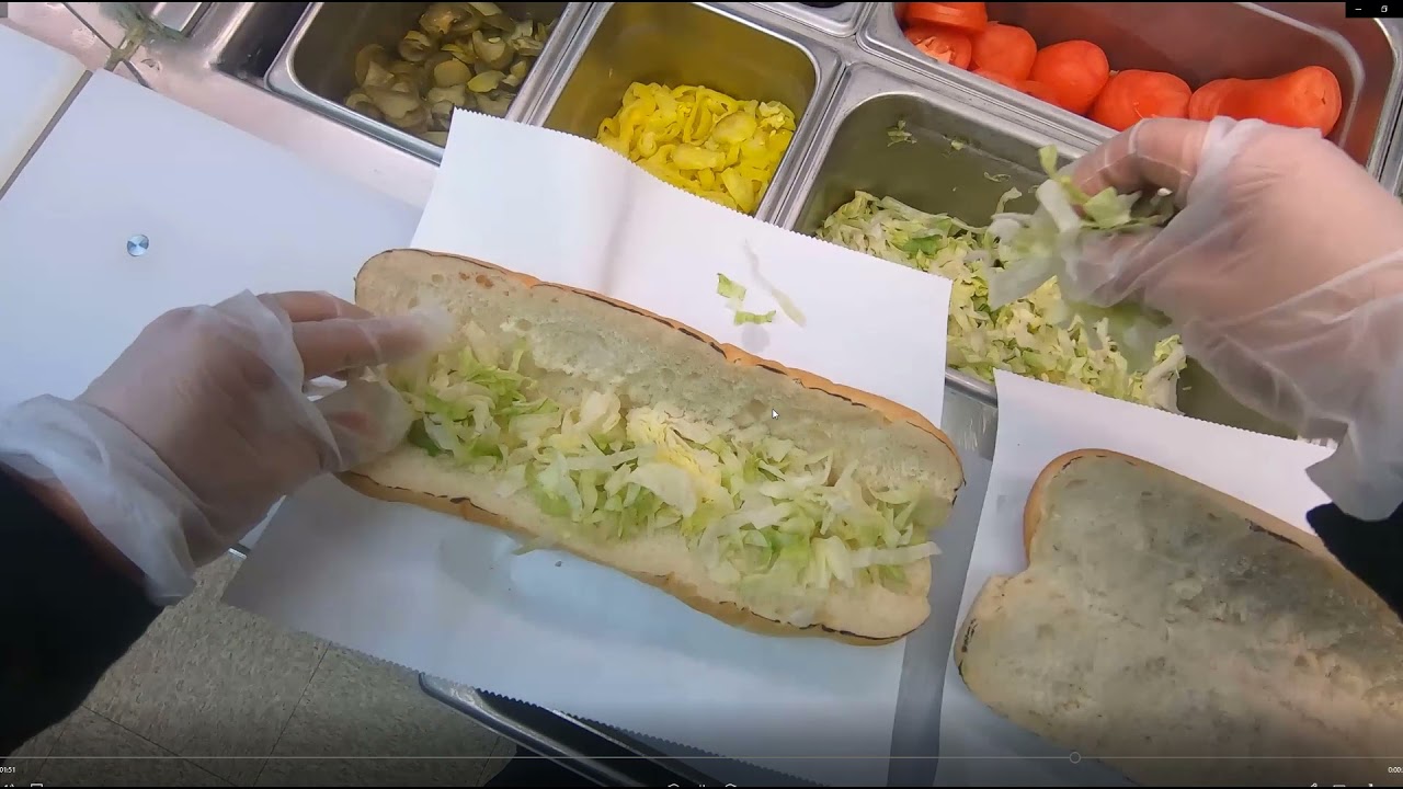Обучение в метро: как резать хлеб