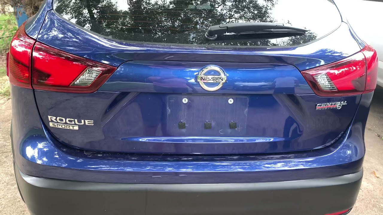 2019 Nissan Rogue Sport replace tail light