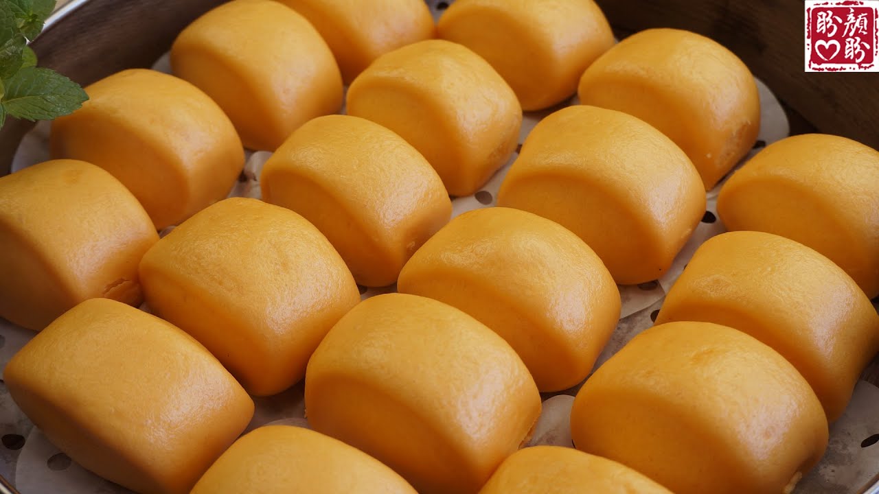 Carrot steamed bun。健康美味的胡萝卜小馒头，松软香甜，口感细腻，大人孩子都爱吃！