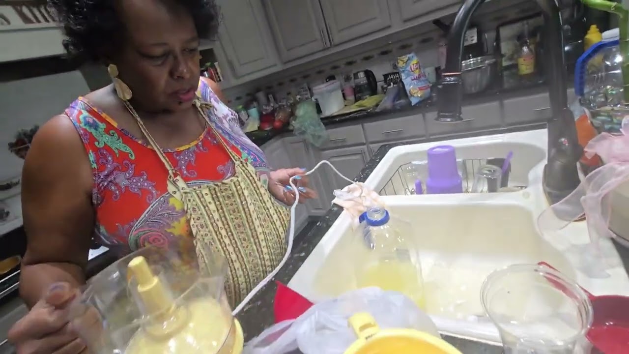 Watch My Grandma Make Homemade Lemonade 🍋 | Only 3 ingredients