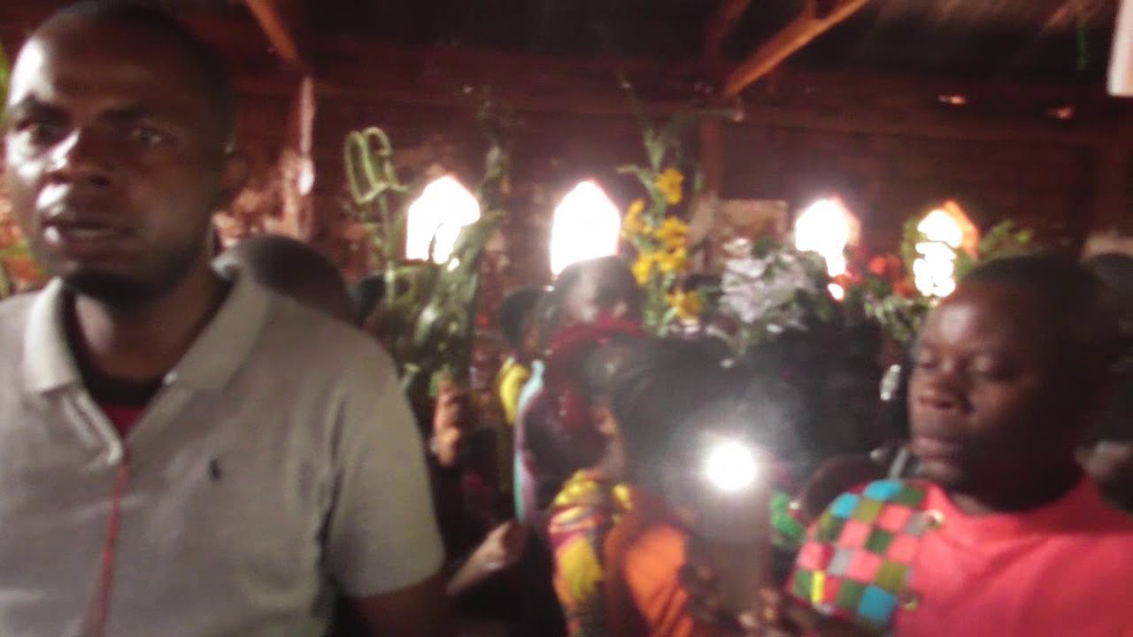 Lulinda Production: Siku kuu ya matawi Roman Catholic Nyarugusu 2019 full video.