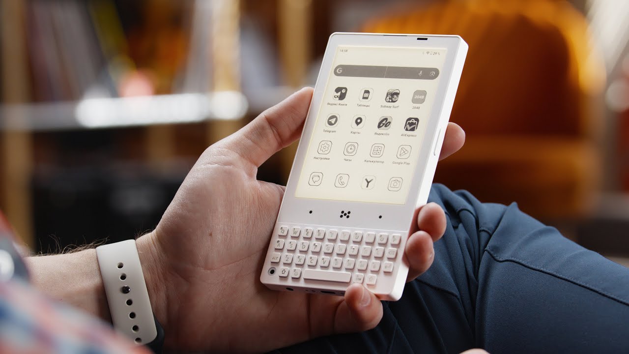 Обзор Minimal Phone — QWERTY и электронные чернила