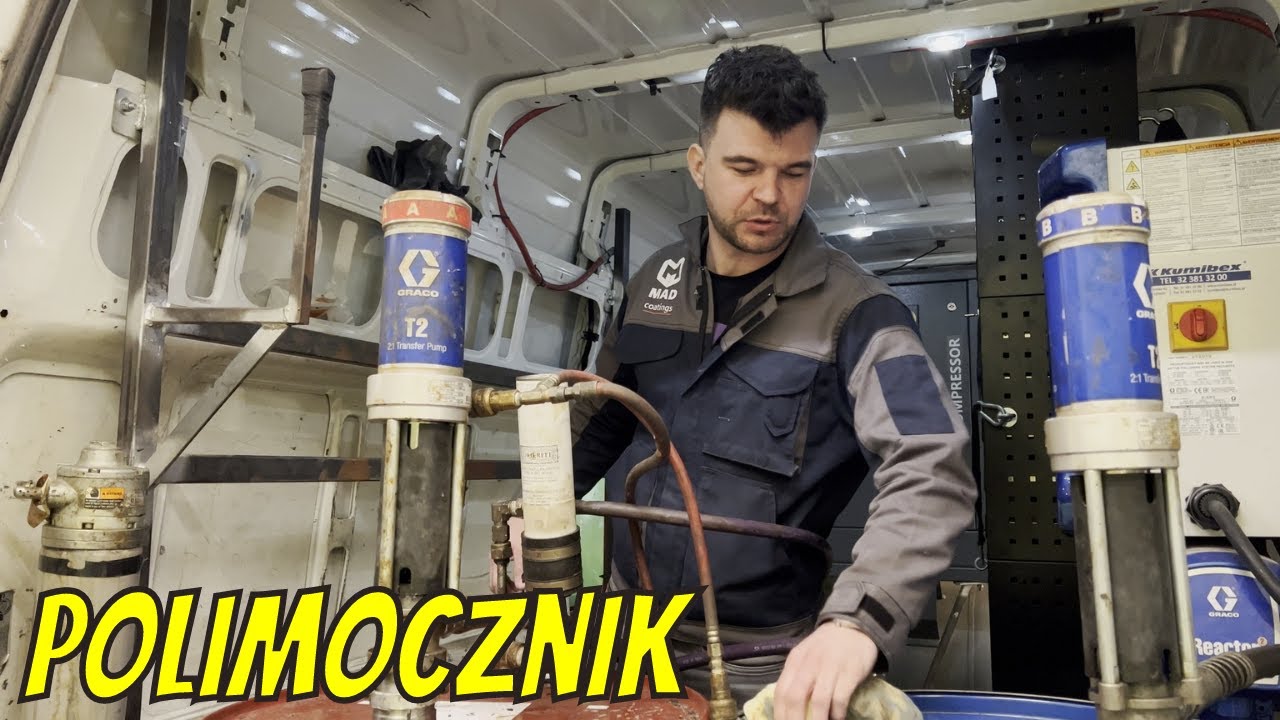 Polimocznik na podłodze w busie