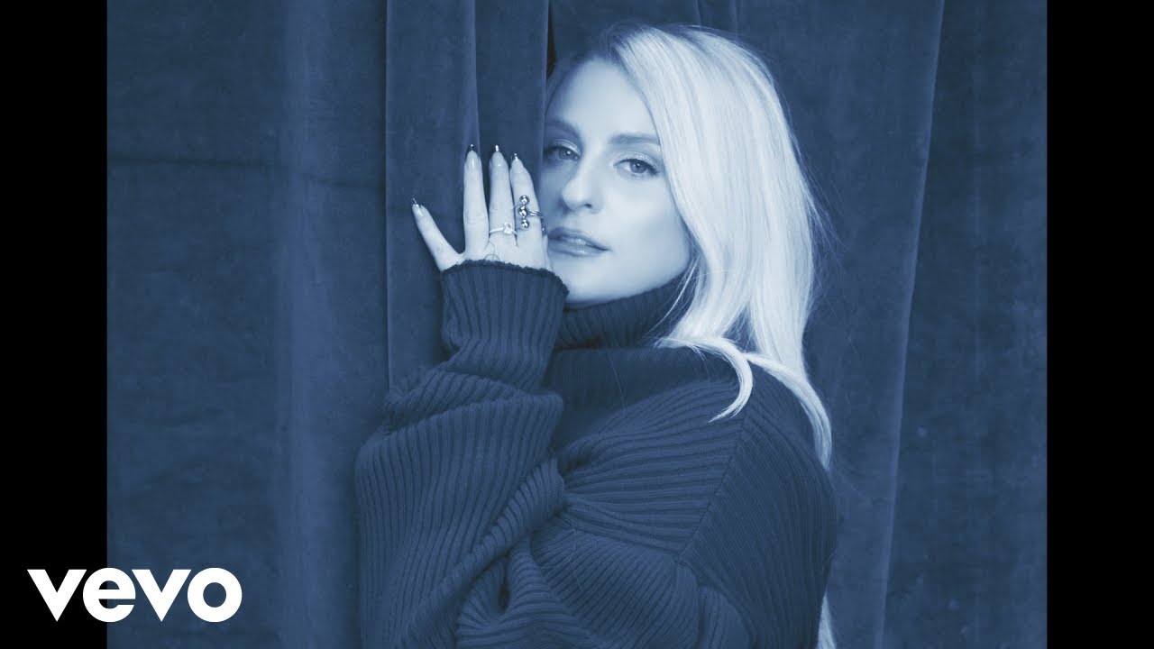 Meghan Trainor - Crowded Room (Official Visualizer)