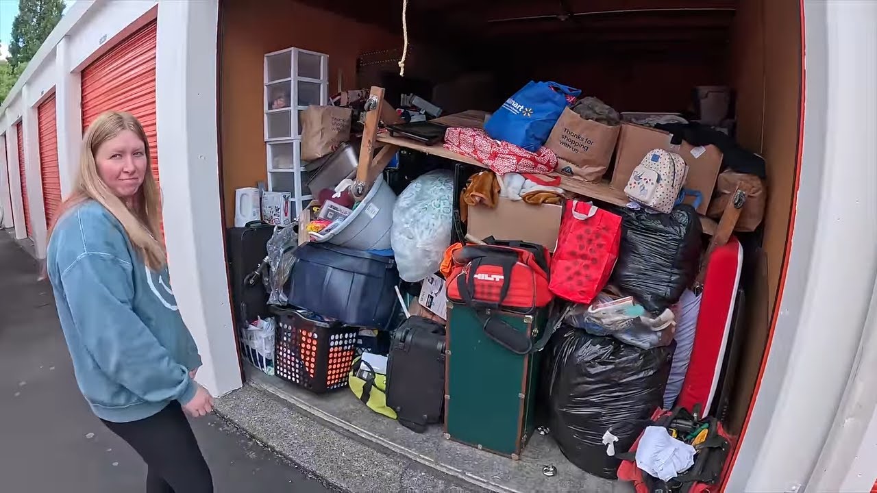 She Bought This Online STORAGE LOCKER CHEAP.. And Found Storage Treasures