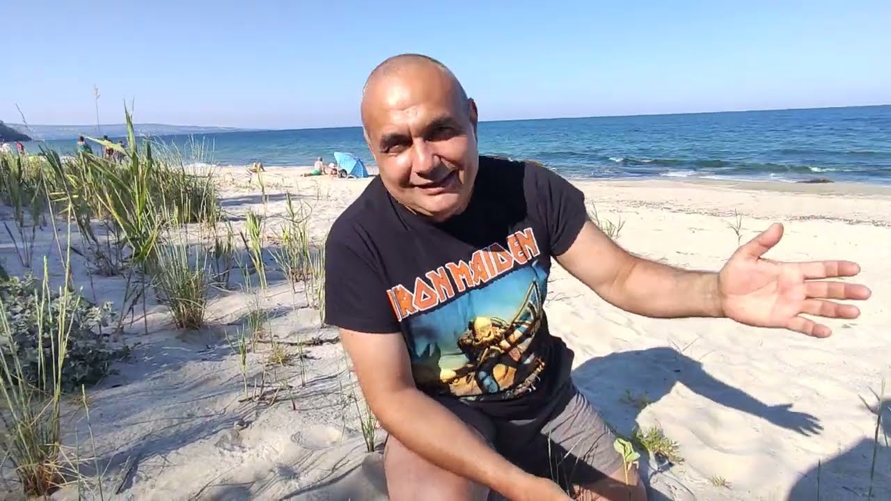Плажна изневяра на Джулай морнинг! Мимито се напи с бира и спа със красив студент в палатката!