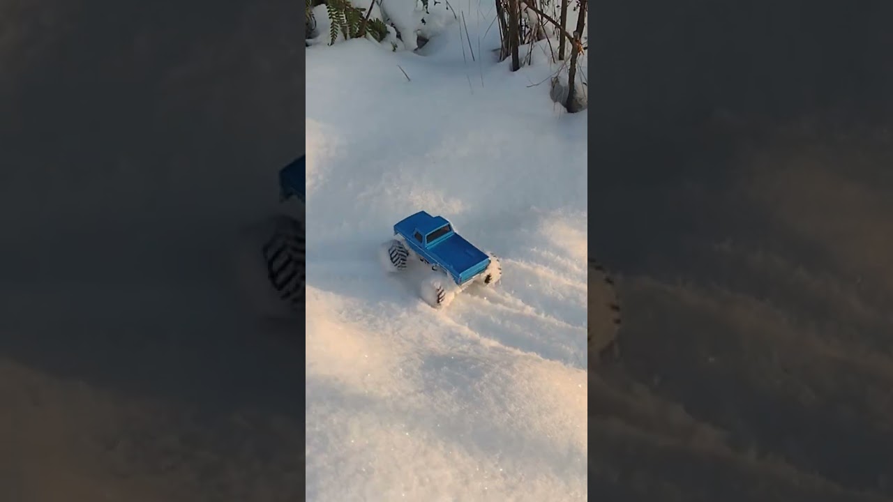 Micro RC Monster Truck im Schnee