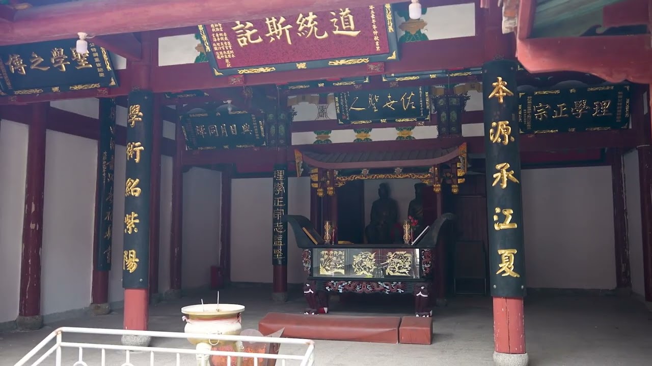 青山留儒韵，贡果飘清香。古槐镇青山村，位于董奉山东面山脚下，这里土地肥沃，气候宜人，瓜果飘香、四季常青，故得“青山”之美名。