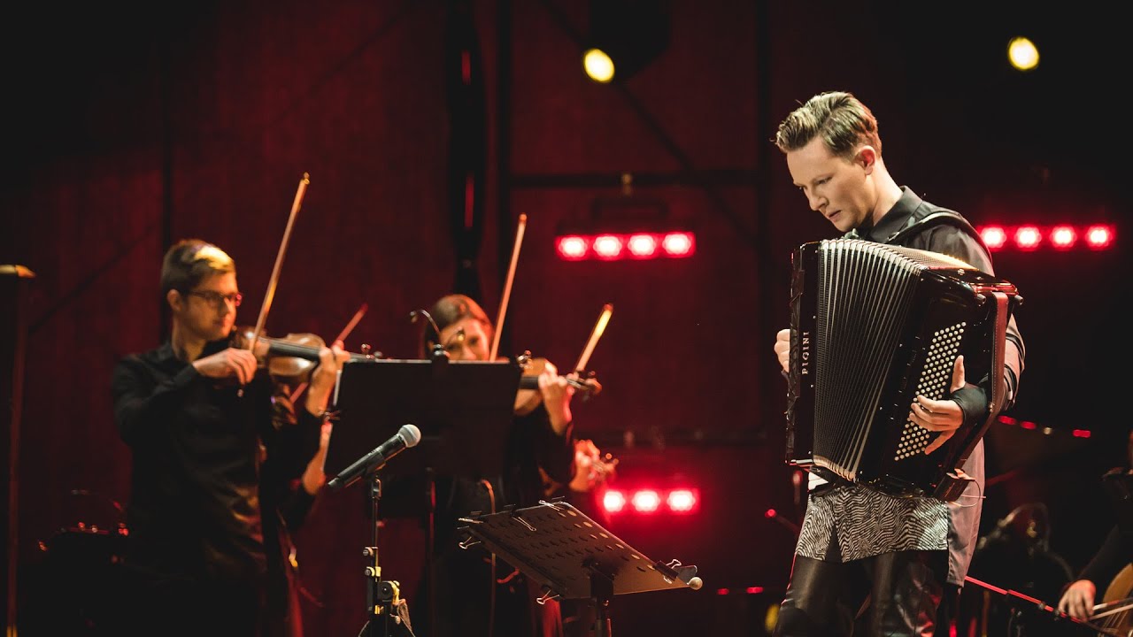 Galliano: Tango pour Claude, accordion & string orchestra