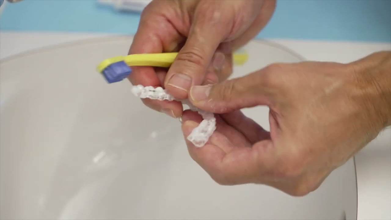 Rengøring af Invisalign skinne