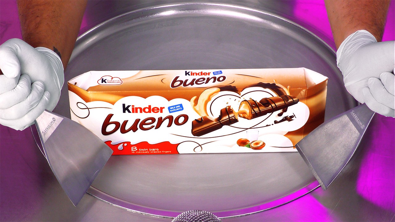 Crunchy Kinder Bueno Ice Cream Rolls | Oddly Satisfying ASMR Experience for Chocolate Lovers!