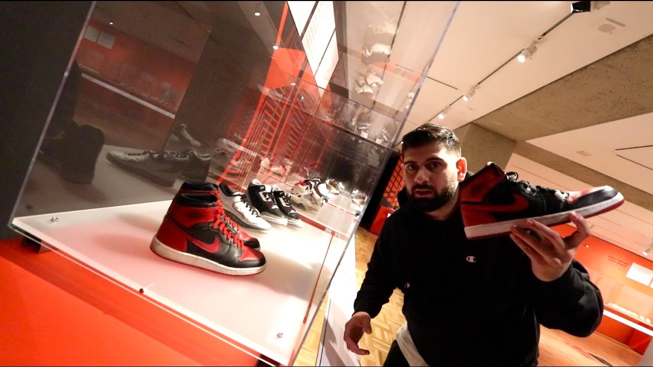 OVER 500 SNEAKERS IN THIS MUSEUM! (WHATS INSIDE?)