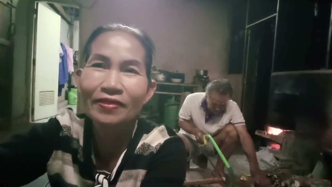ตื่นเช้าเข้าครัวทำขนมใส่บาตร