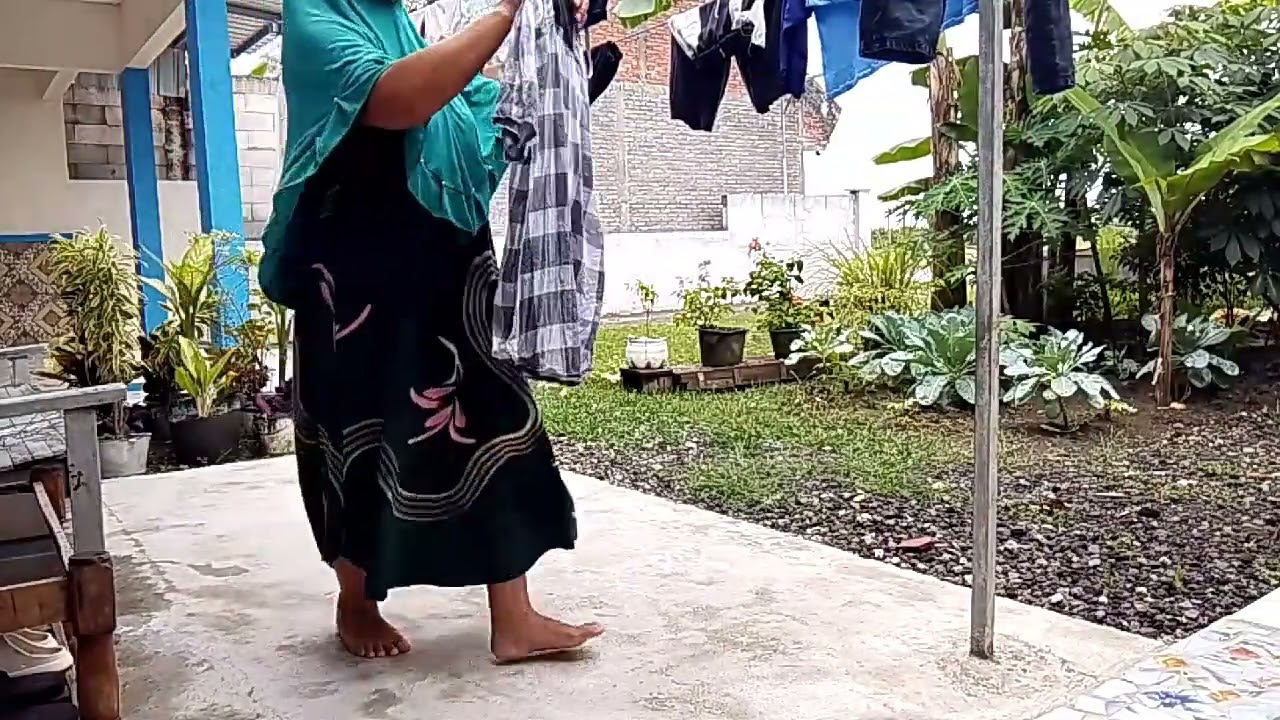 Menjemur baju setelah anak² bobok🫶