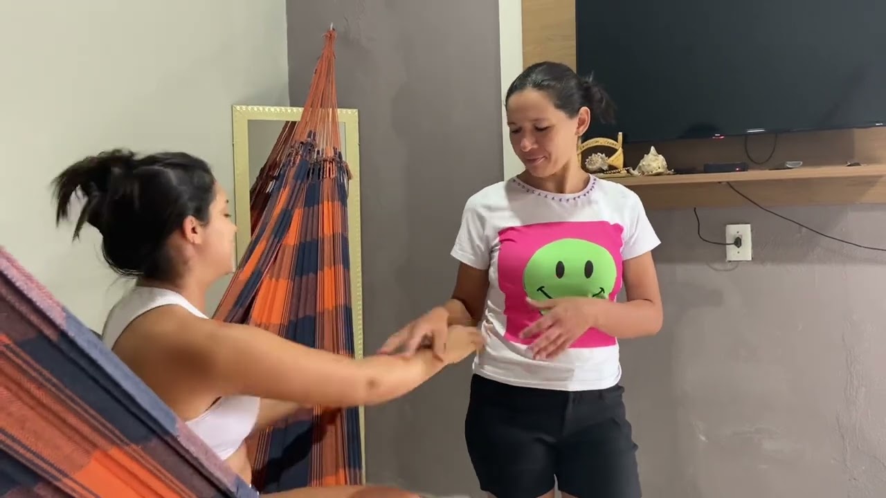 Claudinha até que se ofereceu para a festa da sara mas sara colocou ele no seu devido lugar