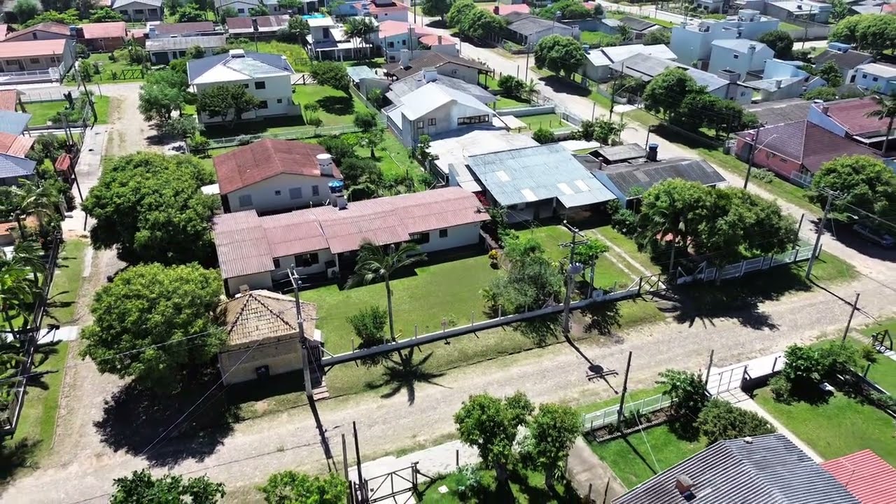Casa à venda na Lagoa Jardim em Torres. 