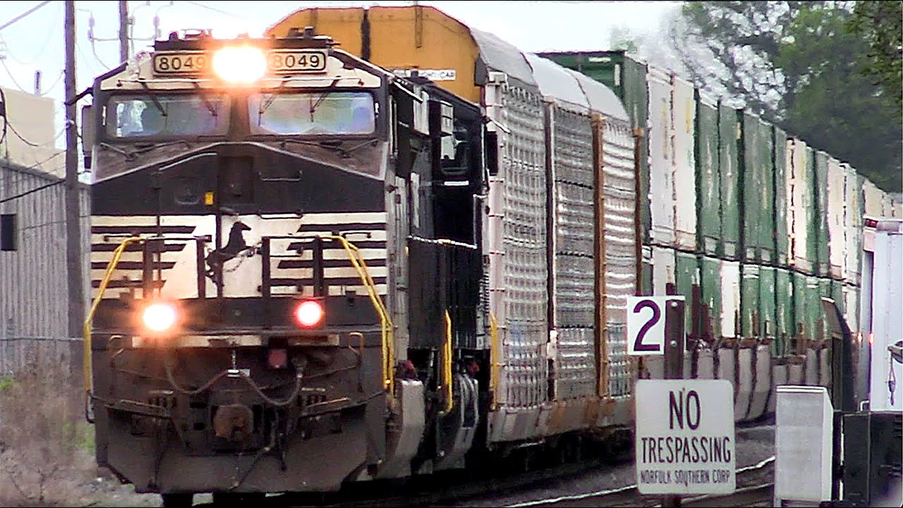 Norfolk Southern train, New NS 4568 AC44C6M, Lotsa Horn, 4 Engines, Intermodal load, Lemoyne, Pa.