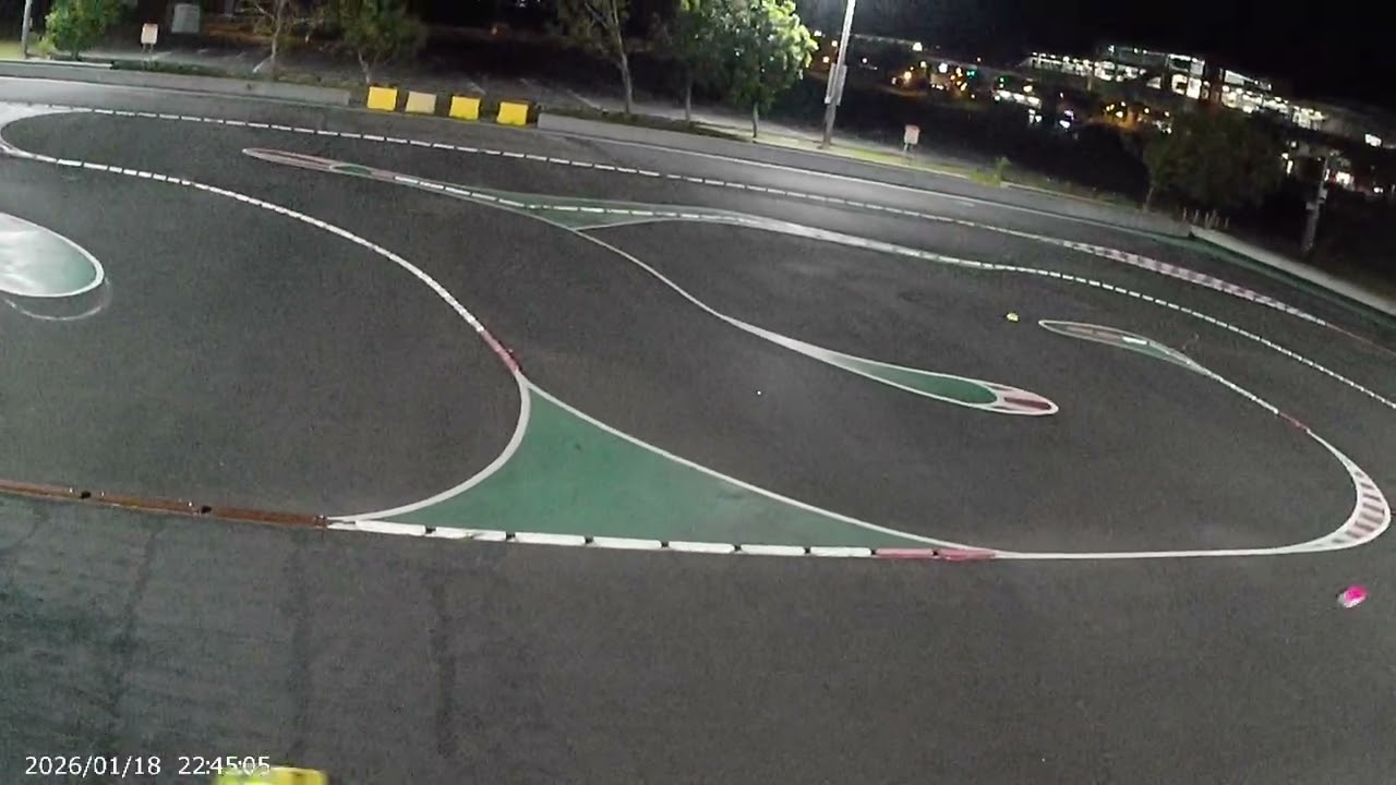 今天成了肇事元兇 三車撞成一團 抱歉抱歉