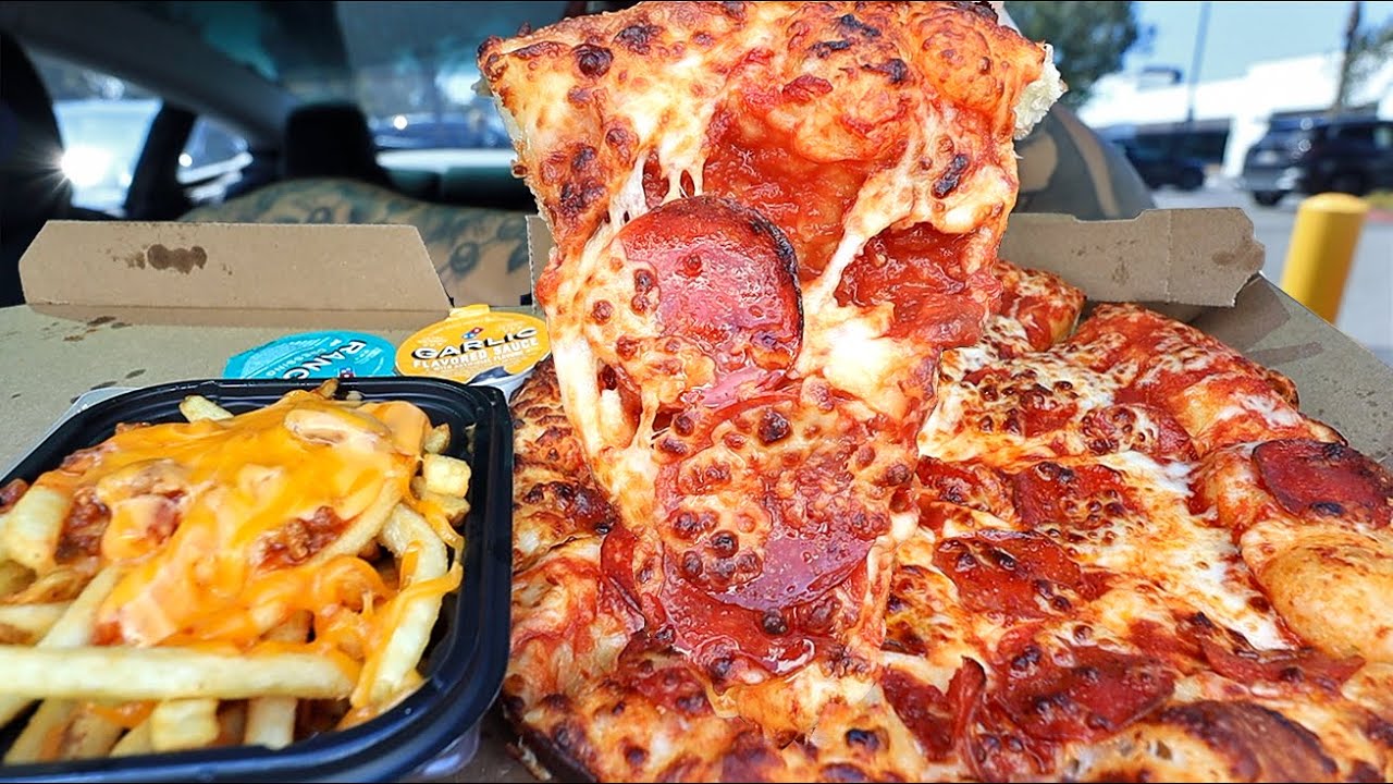 Domino's Pizza & Chilli Cheese Mukbang