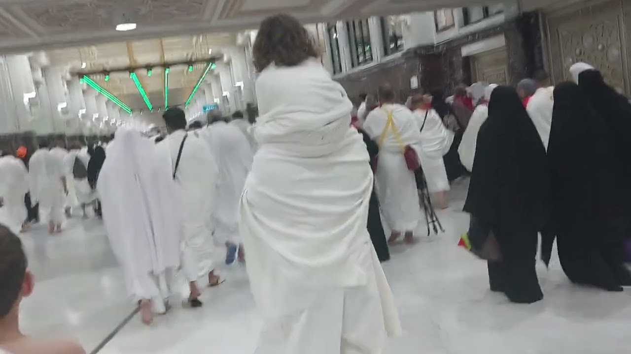 পবিত্র কাবা শরীফে ফজরের আজান।