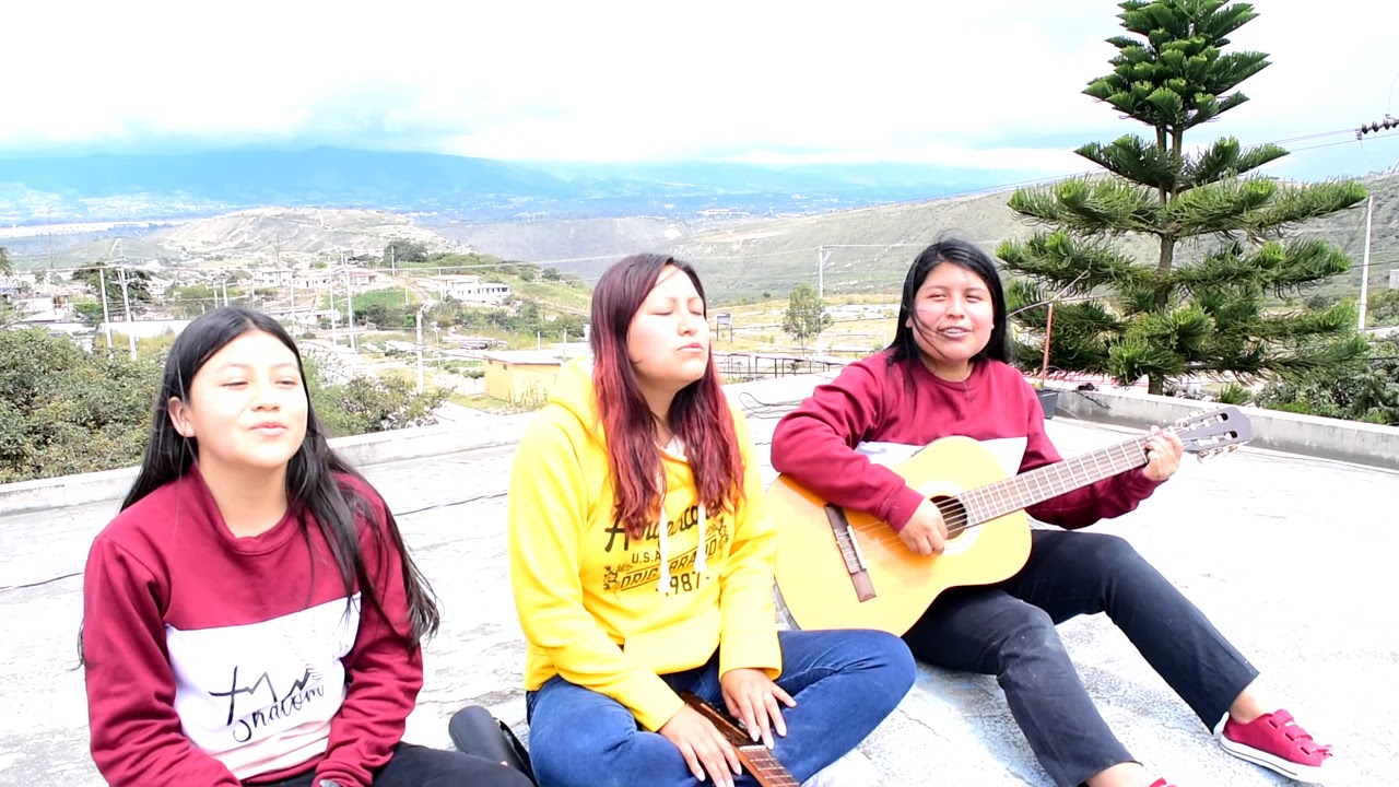 Kelaia - Con Mi Charanguito Video Oficial